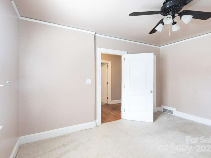 539 Marsh Road, Charlotte, NC 28209.  MLS# CAR4247791, YatesRealty ID 13443. 