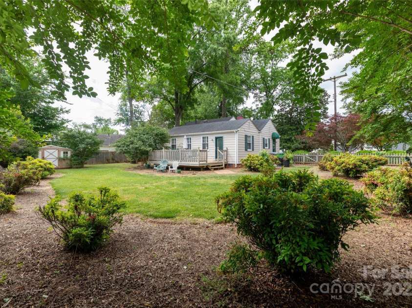 539 Marsh Road, Charlotte, NC 28209.  MLS# CAR4247791, YatesRealty ID 13443. 
