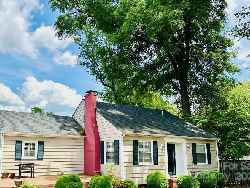 539 Marsh Road, Charlotte, NC 28209.  MLS# CAR4247791, YatesRealty ID 13443. 