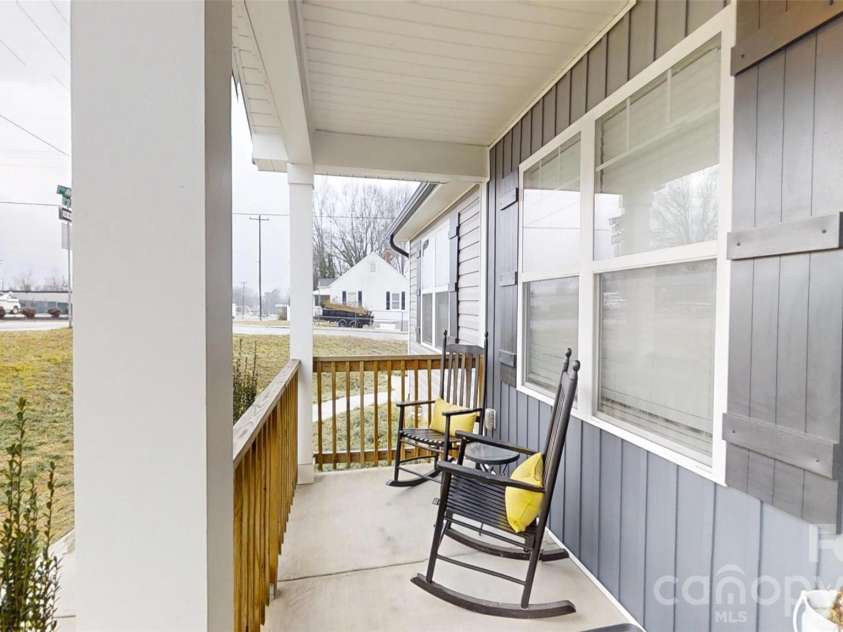 620 13th Street, Hickory, NC 28602.  MLS# CAR4349430, YatesRealty ID 13443. 