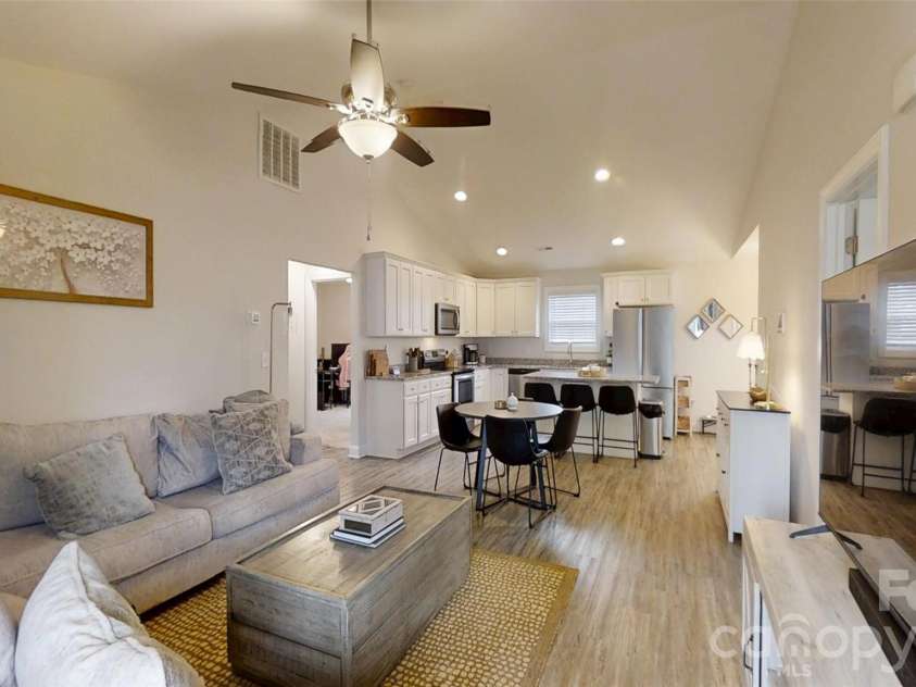 620 13th Street, Hickory, NC 28602.  MLS# CAR4349430, YatesRealty ID 13443. 