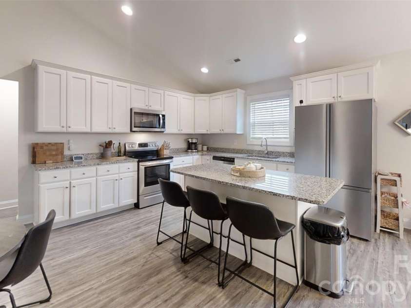 620 13th Street, Hickory, NC 28602.  MLS# CAR4349430, YatesRealty ID 13443. 