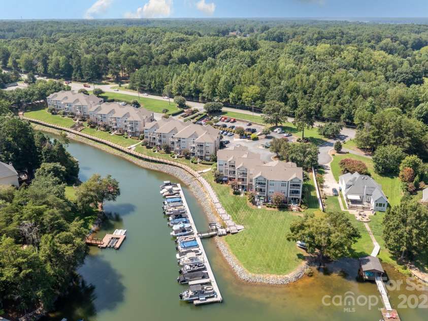 104 Pier 33 Drive, Mooresville, NC 28117.  MLS# CAR4255394, YatesRealty ID 13444. 