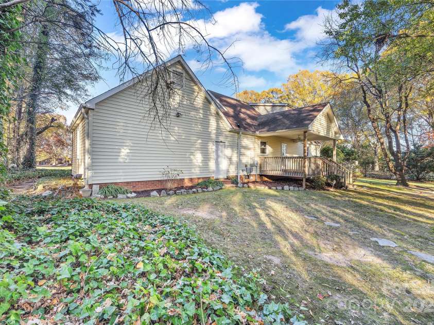 106 Gallarie Place, Salisbury, NC 28144.  MLS# CAR4321923, YatesRealty ID 13445. 