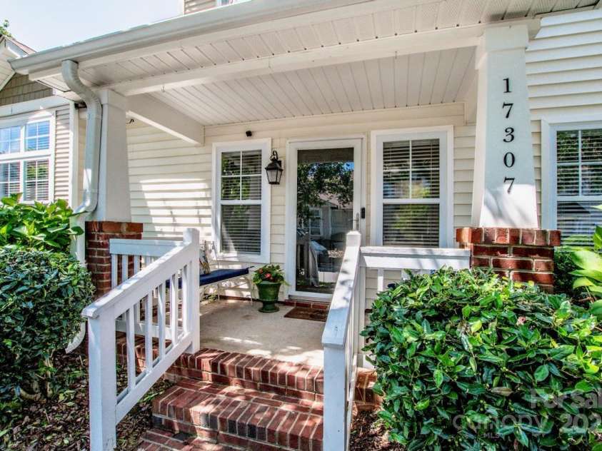 17307 Villanova Road, Huntersville, NC 28078.  MLS# CAR4256155, YatesRealty ID 13445. 