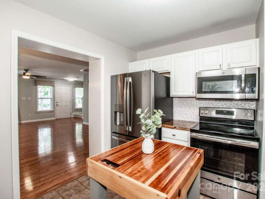 17307 Villanova Road, Huntersville, NC 28078.  MLS# CAR4256155, YatesRealty ID 13445. 