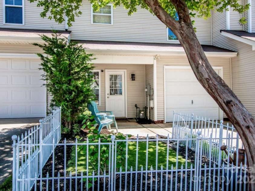 17307 Villanova Road, Huntersville, NC 28078.  MLS# CAR4256155, YatesRealty ID 13445. 
