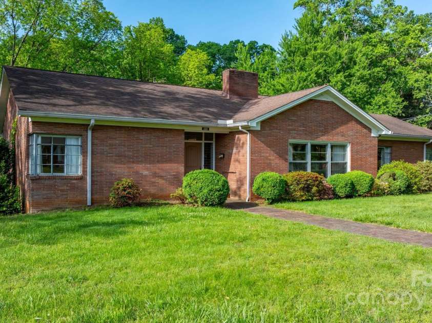 220 Broad Street, Marion, NC 28752.  MLS# CAR4257550, YatesRealty ID 13447. 