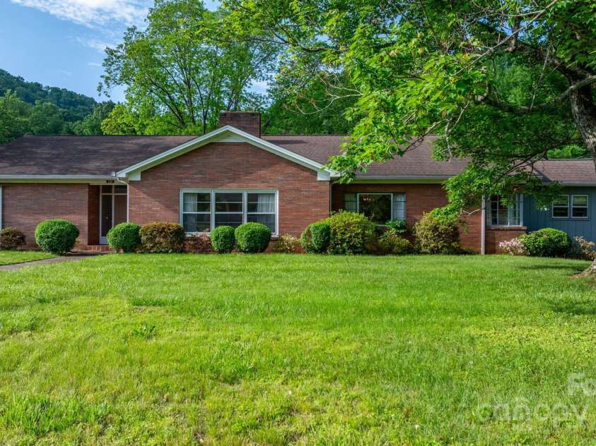 220 Broad Street, Marion, NC 28752.  MLS# CAR4257550, YatesRealty ID 13447. 