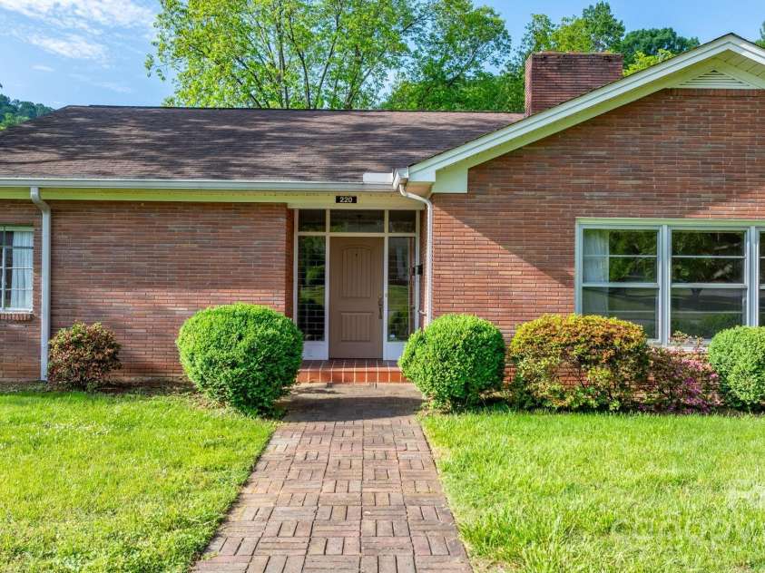 220 Broad Street, Marion, NC 28752.  MLS# CAR4257550, YatesRealty ID 13447. 