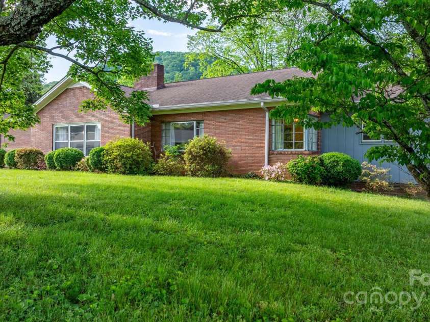 220 Broad Street, Marion, NC 28752.  MLS# CAR4257550, YatesRealty ID 13447. 