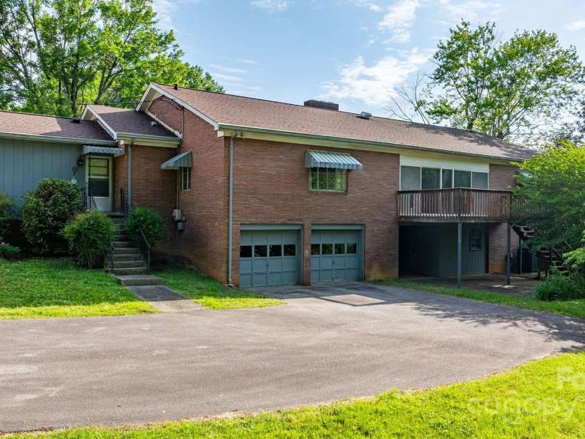 220 Broad Street, Marion, NC 28752.  MLS# CAR4257550, YatesRealty ID 13447. 