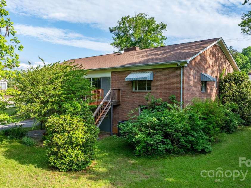 220 Broad Street, Marion, NC 28752.  MLS# CAR4257550, YatesRealty ID 13447. 