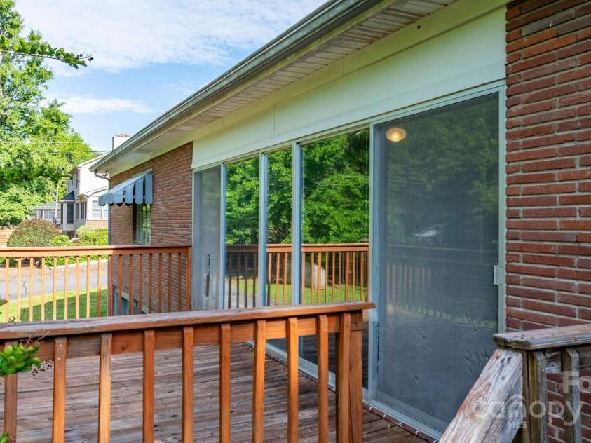 220 Broad Street, Marion, NC 28752.  MLS# CAR4257550, YatesRealty ID 13447. 