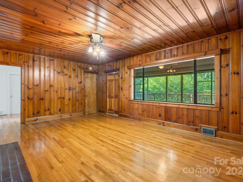 220 Broad Street, Marion, NC 28752.  MLS# CAR4257550, YatesRealty ID 13447. 