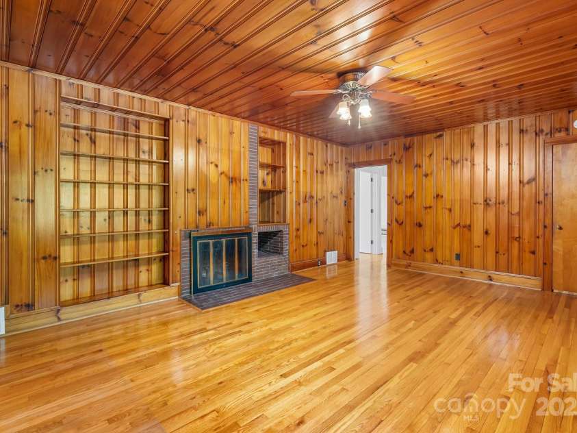 220 Broad Street, Marion, NC 28752.  MLS# CAR4257550, YatesRealty ID 13447. 