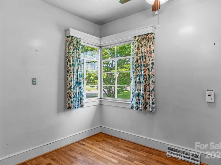 220 Broad Street, Marion, NC 28752.  MLS# CAR4257550, YatesRealty ID 13447. 