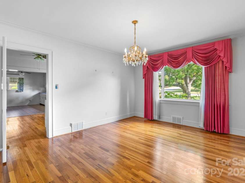 220 Broad Street, Marion, NC 28752.  MLS# CAR4257550, YatesRealty ID 13447. Formal Dining