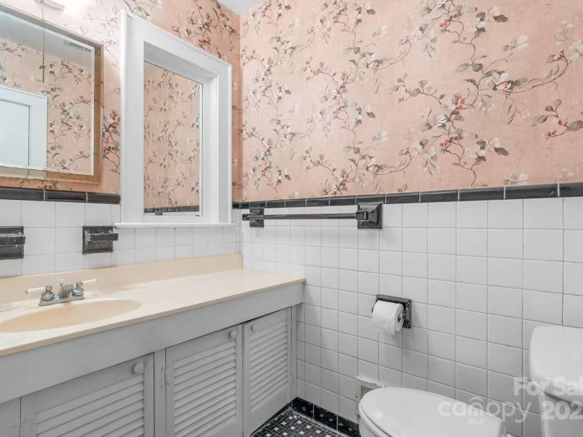 220 Broad Street, Marion, NC 28752.  MLS# CAR4257550, YatesRealty ID 13447. Primary Bathroom