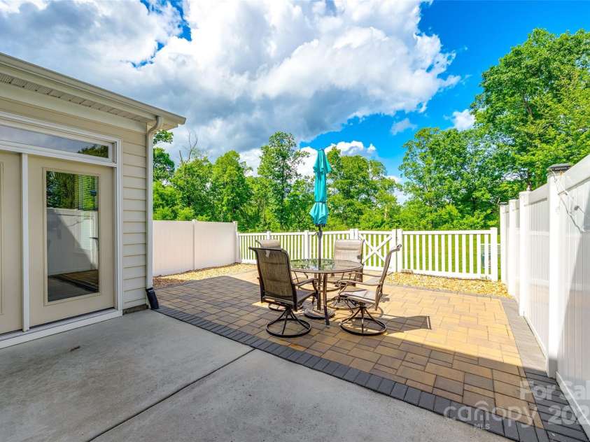 809 River Park Road, Belmont, NC 28012.  MLS# CAR4258875, YatesRealty ID 13448. 