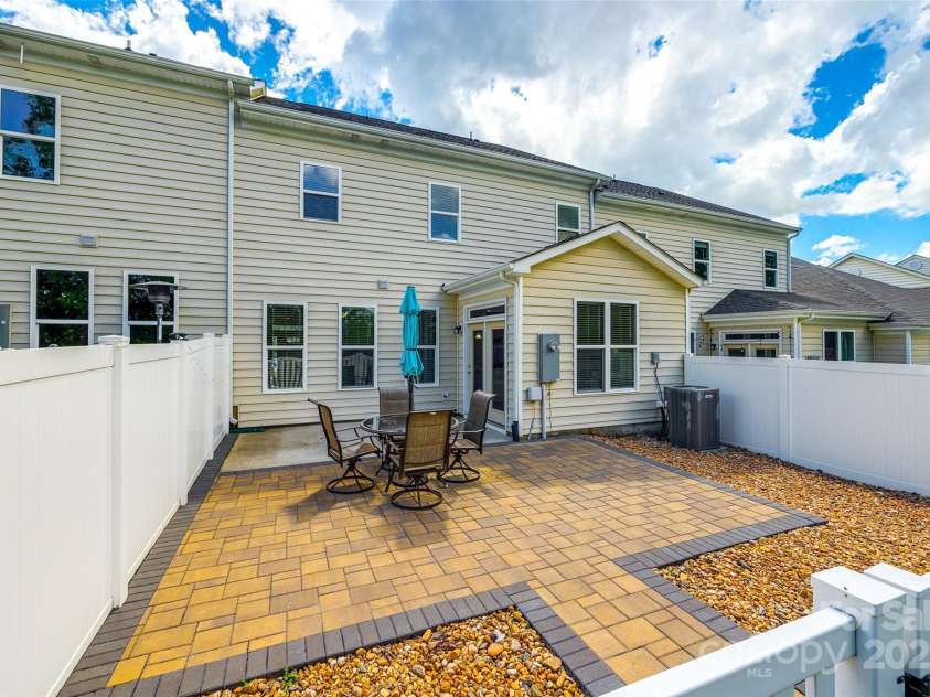 809 River Park Road, Belmont, NC 28012.  MLS# CAR4258875, YatesRealty ID 13448. 