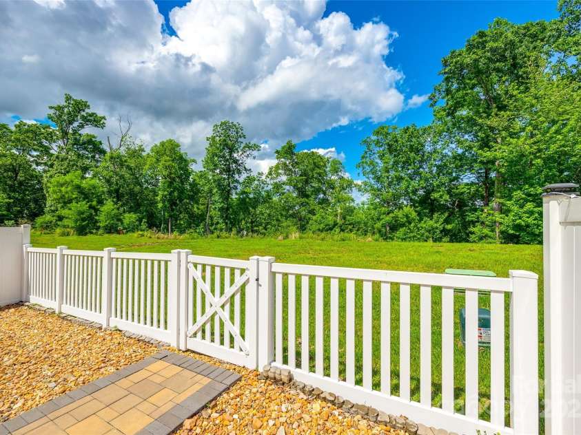 809 River Park Road, Belmont, NC 28012.  MLS# CAR4258875, YatesRealty ID 13448. 