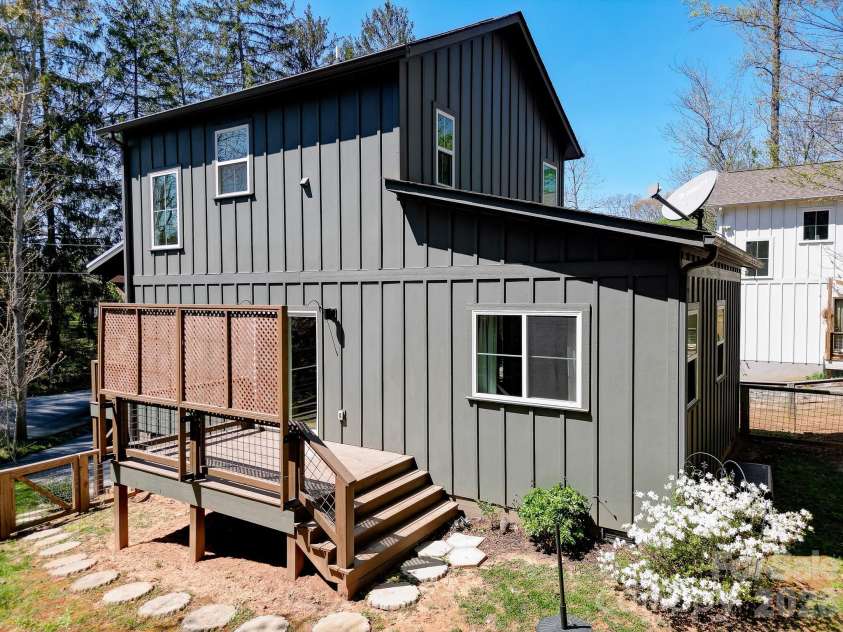 180 Moody Avenue, Candler, NC 28715.  MLS# CAR4366838, YatesRealty ID 13449. 