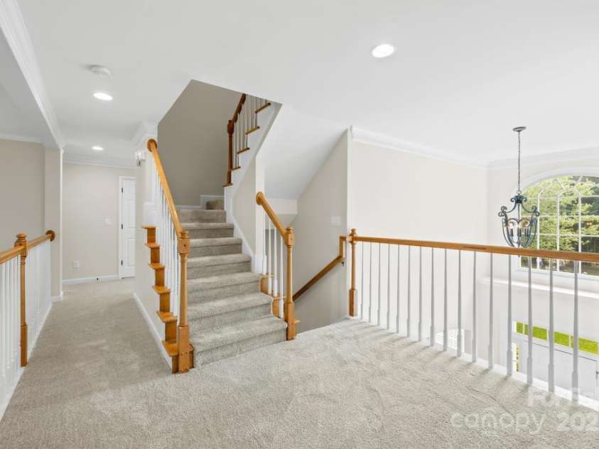 9311 St Barts Lane, Huntersville, NC 28078.  MLS# CAR4255582, YatesRealty ID 13449. 2nd floor entrance way - split bedroom plan