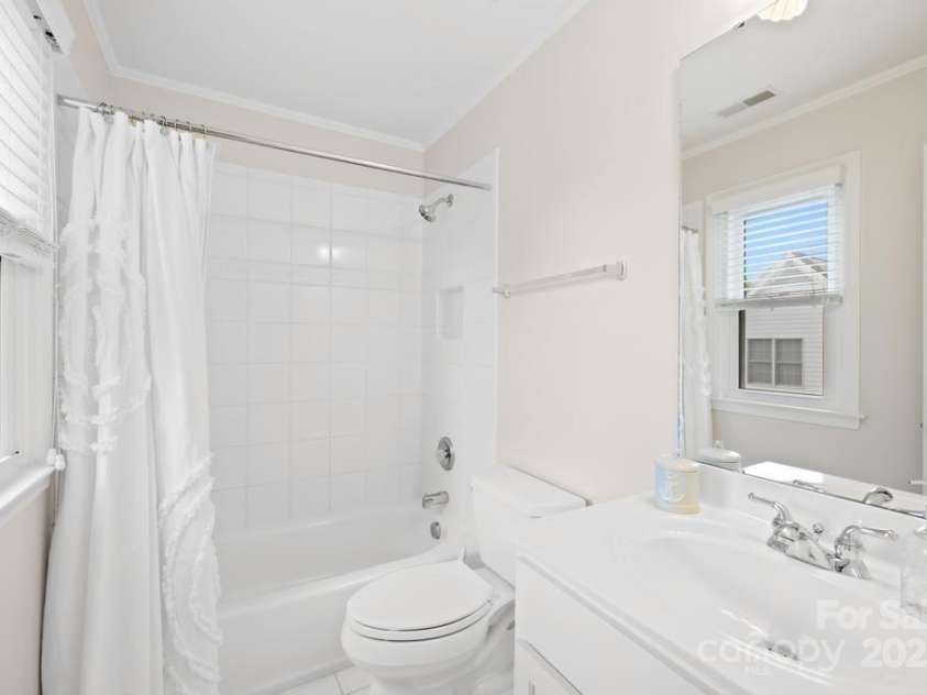 9311 St Barts Lane, Huntersville, NC 28078.  MLS# CAR4255582, YatesRealty ID 13449. En suite bathroom for bedroom #2