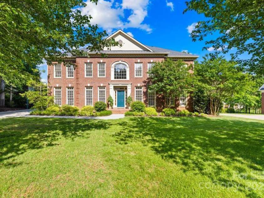 9311 St Barts Lane, Huntersville, NC 28078.  MLS# CAR4255582, YatesRealty ID 13449. Incredible curb appeal from of this gorgeous John Wieland built home