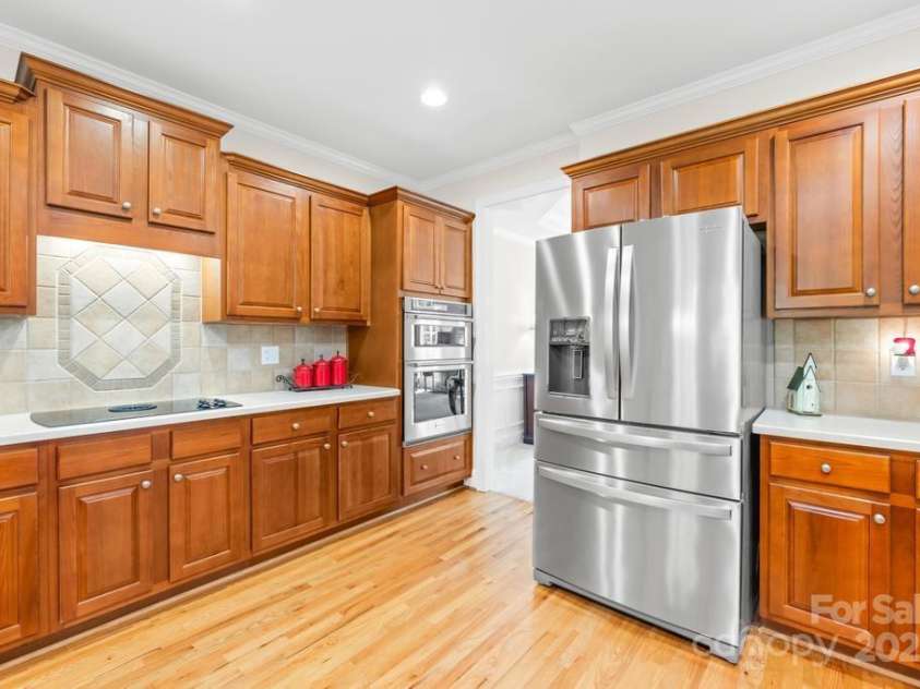 9311 St Barts Lane, Huntersville, NC 28078.  MLS# CAR4255582, YatesRealty ID 13449. Stainless Steel Appliances - in-wall oven and microwave