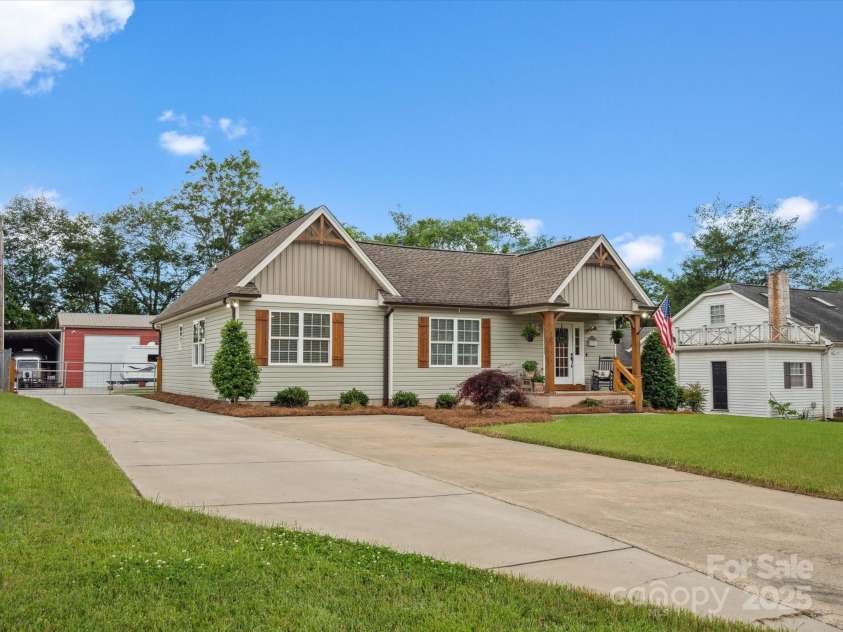 107 Pressley Street, Clover, SC 29710.  MLS# CAR4259309, YatesRealty ID 13450. 