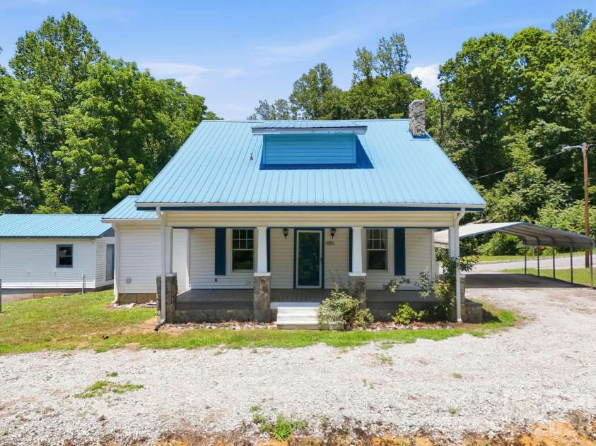 1231 Caldwell Place, Lenoir, NC 28645.  MLS# CAR4400395, YatesRealty ID 13451. 