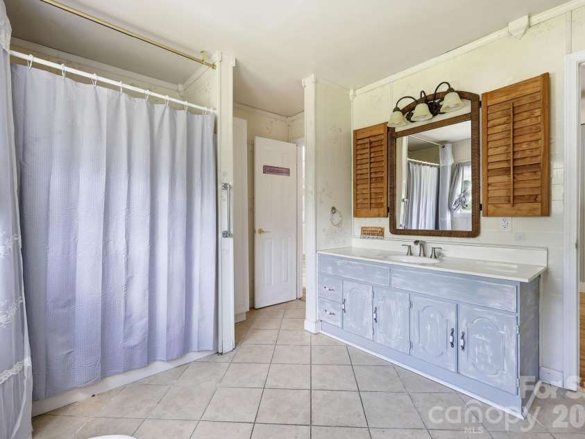 1231 Caldwell Place, Lenoir, NC 28645.  MLS# CAR4400395, YatesRealty ID 13451. 
