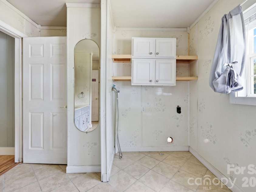 1231 Caldwell Place, Lenoir, NC 28645.  MLS# CAR4400395, YatesRealty ID 13451. 