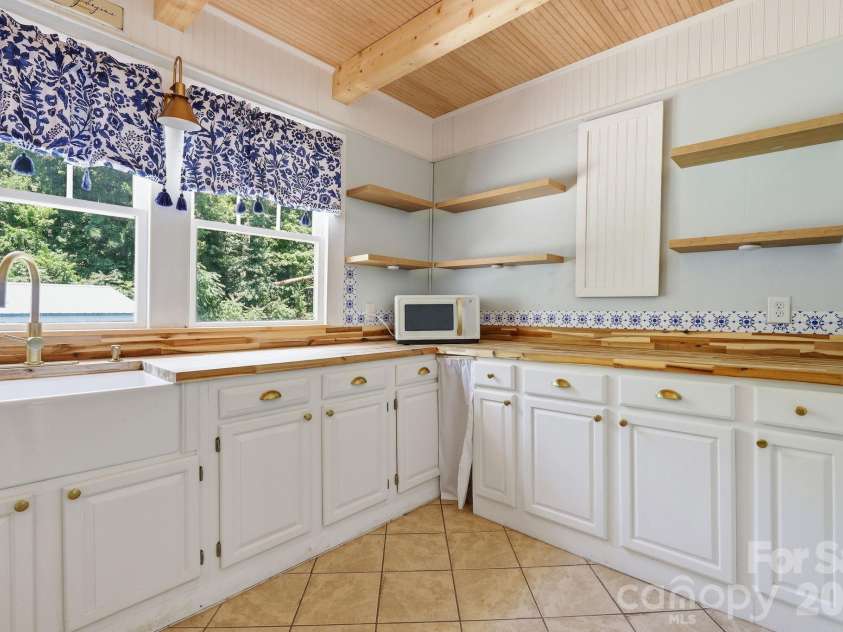 1231 Caldwell Place, Lenoir, NC 28645.  MLS# CAR4400395, YatesRealty ID 13451. 