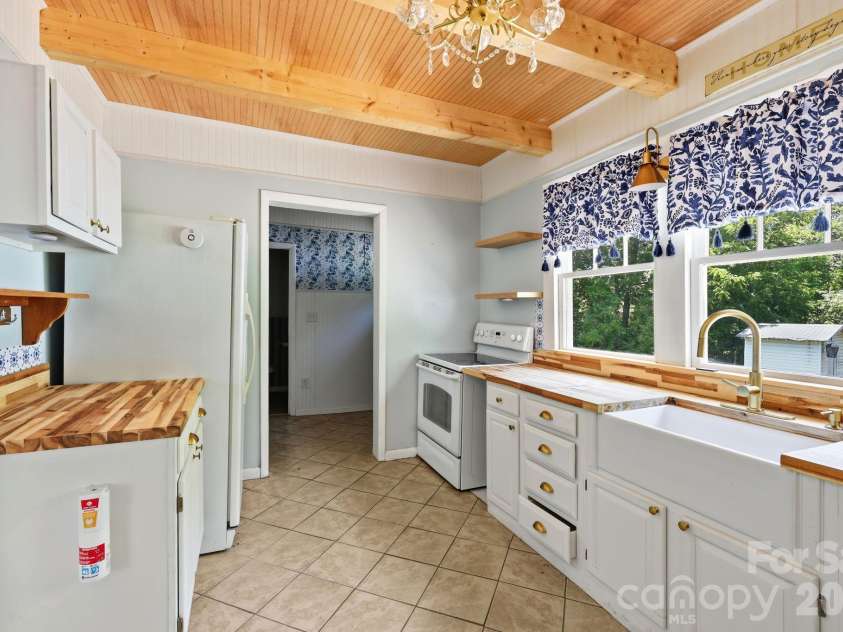 1231 Caldwell Place, Lenoir, NC 28645.  MLS# CAR4400395, YatesRealty ID 13451. 