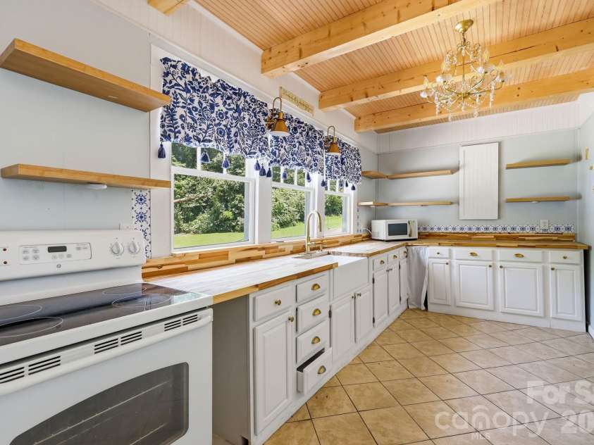 1231 Caldwell Place, Lenoir, NC 28645.  MLS# CAR4400395, YatesRealty ID 13451. 