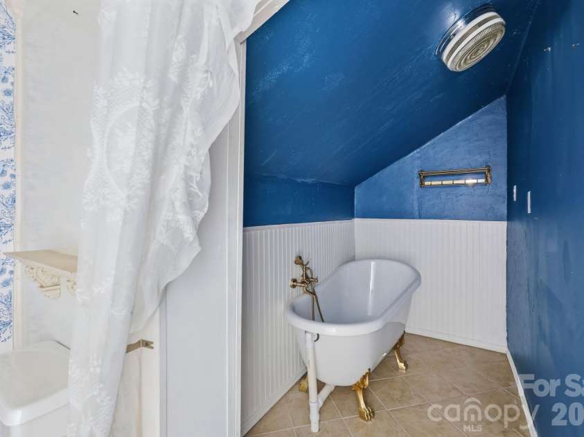 1231 Caldwell Place, Lenoir, NC 28645.  MLS# CAR4400395, YatesRealty ID 13451. 