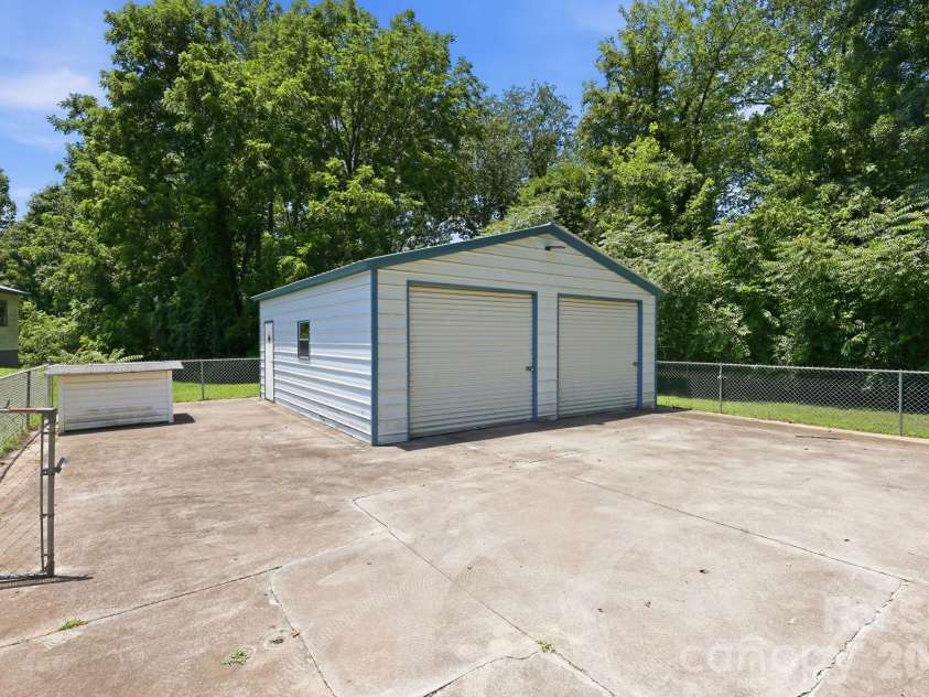 1231 Caldwell Place, Lenoir, NC 28645.  MLS# CAR4400395, YatesRealty ID 13451. 