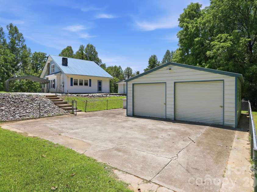 1231 Caldwell Place, Lenoir, NC 28645.  MLS# CAR4400395, YatesRealty ID 13451. 