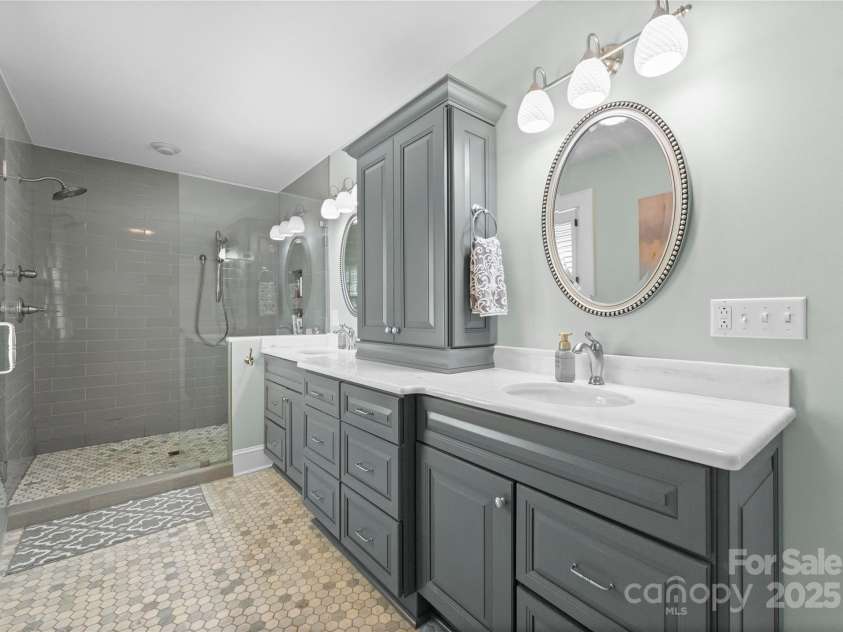 222 Carter Street, Lincolnton, NC 28092.  MLS# CAR4254557, YatesRealty ID 13451. 