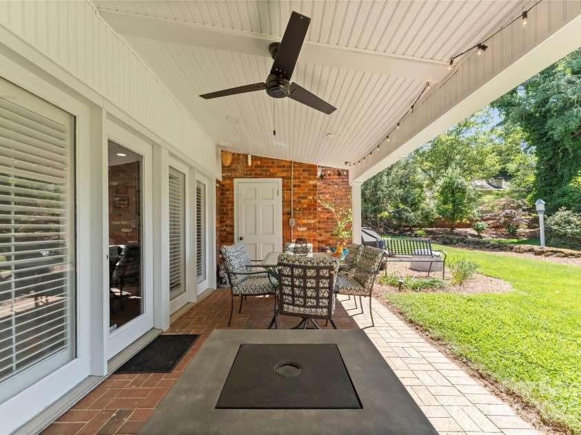 222 Carter Street, Lincolnton, NC 28092.  MLS# CAR4254557, YatesRealty ID 13451. 