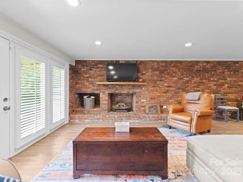 222 Carter Street, Lincolnton, NC 28092.  MLS# CAR4254557, YatesRealty ID 13451. 