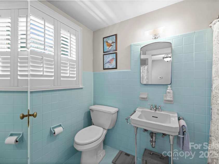 222 Carter Street, Lincolnton, NC 28092.  MLS# CAR4254557, YatesRealty ID 13451. 