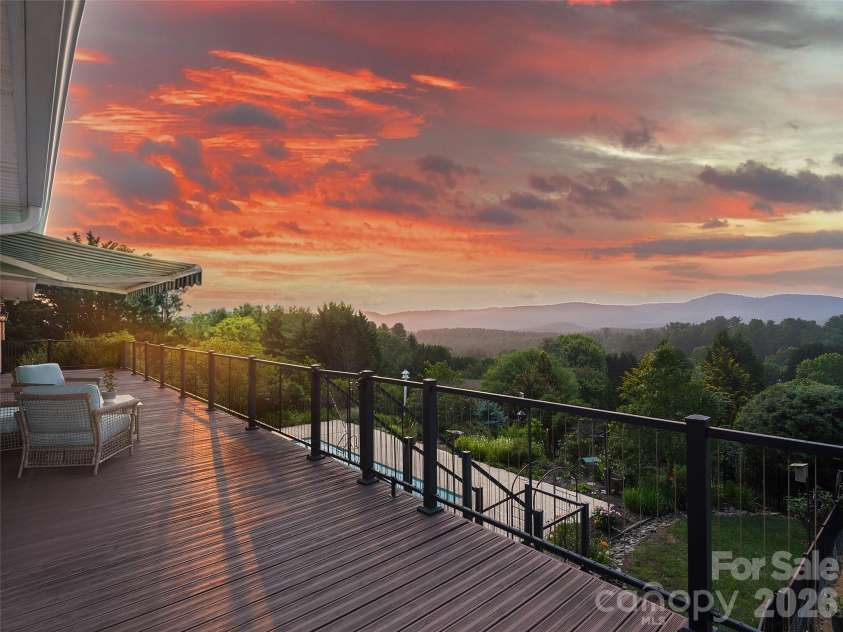 18 Thornapple Drive, Hendersonville, NC 28739.  MLS# CAR4393098, YatesRealty ID 13452. 