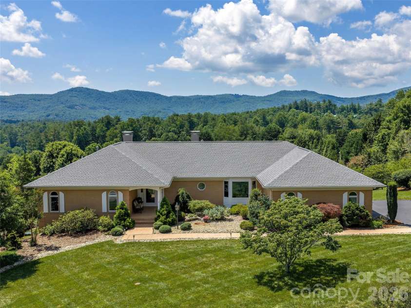 18 Thornapple Drive, Hendersonville, NC 28739.  MLS# CAR4393098, YatesRealty ID 13452. 