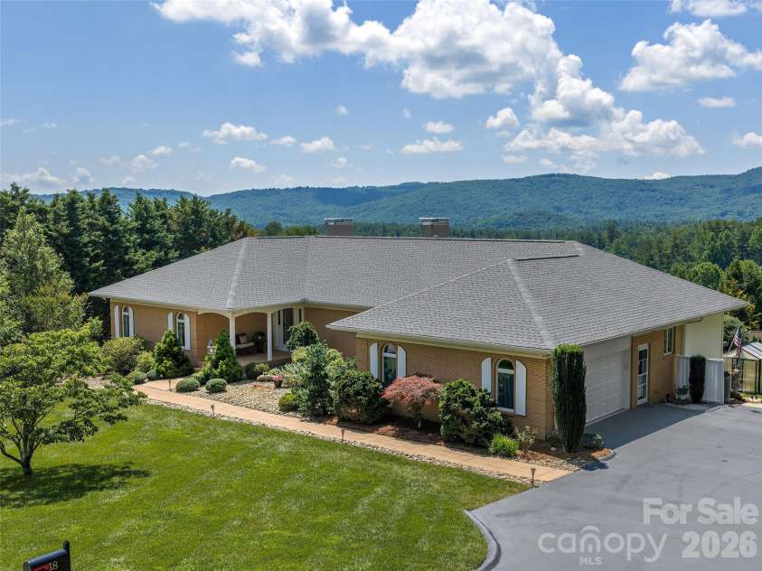 18 Thornapple Drive, Hendersonville, NC 28739.  MLS# CAR4393098, YatesRealty ID 13452. 