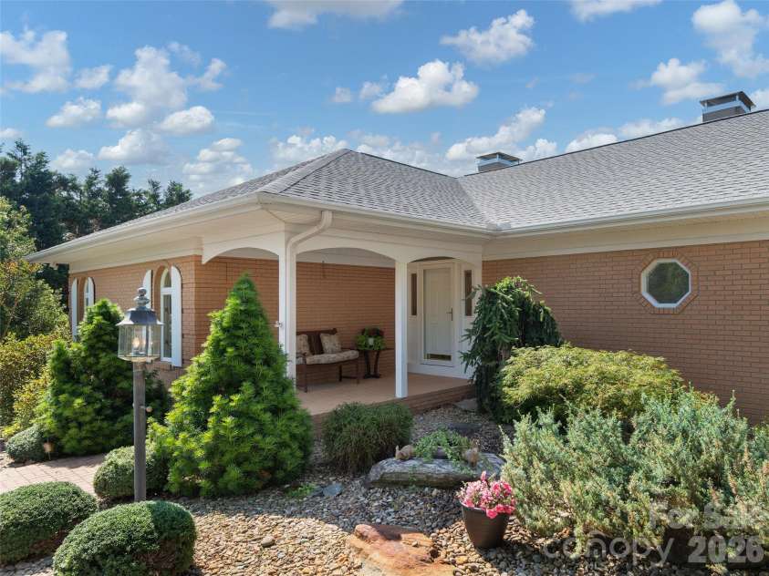 18 Thornapple Drive, Hendersonville, NC 28739.  MLS# CAR4393098, YatesRealty ID 13452. 