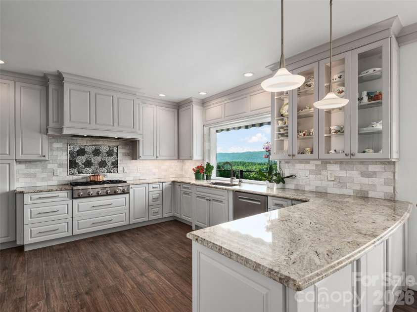 18 Thornapple Drive, Hendersonville, NC 28739.  MLS# CAR4393098, YatesRealty ID 13452. 